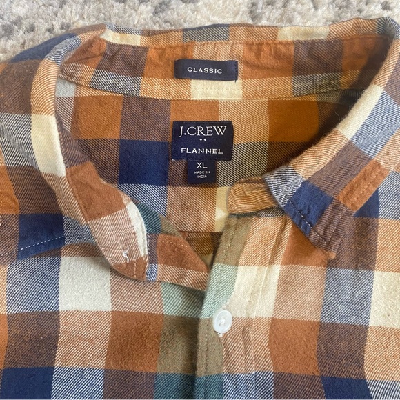 J.Crew Men’s Flannel Shirt XL Brown Tan Navy Plaid 100% Cotton Style #BU176 - Picture 2 of 3